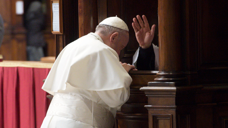 Papa Francisco durante confissão no Vaticano /Foto: Vandeville Eric/ABACA via Reuters